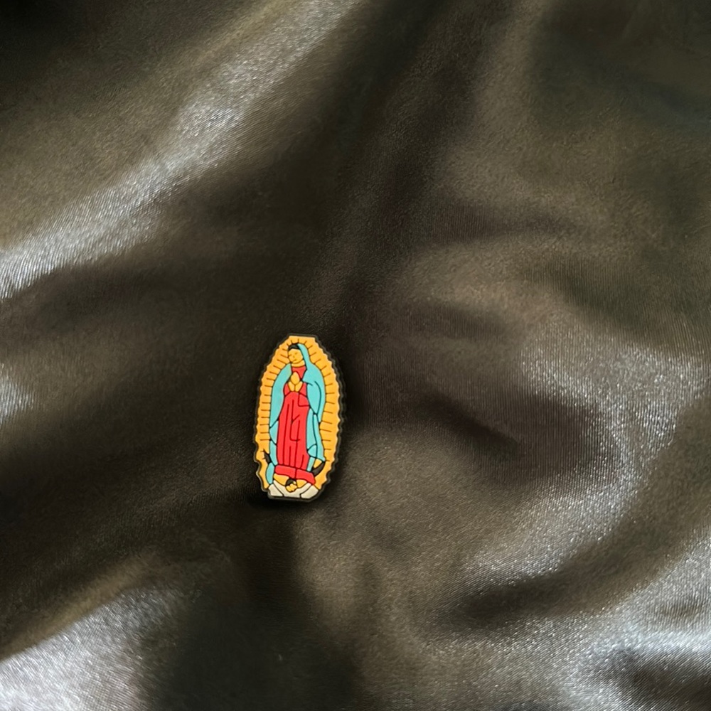 Praying croc charm